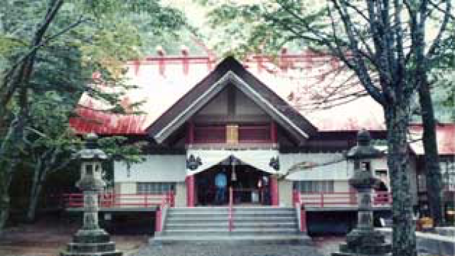 厚岸神社境内