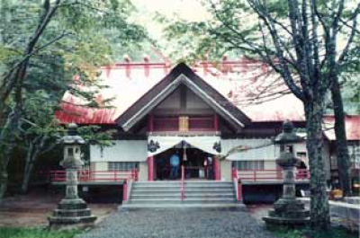 厚岸神社境内