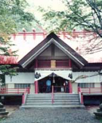 厚岸神社境内